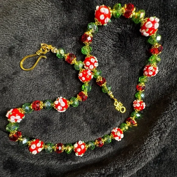 Artisan Red and Green Lampwork Glass Necklace, Bracelet, 2 pair of earrings - Picture 4 of 13